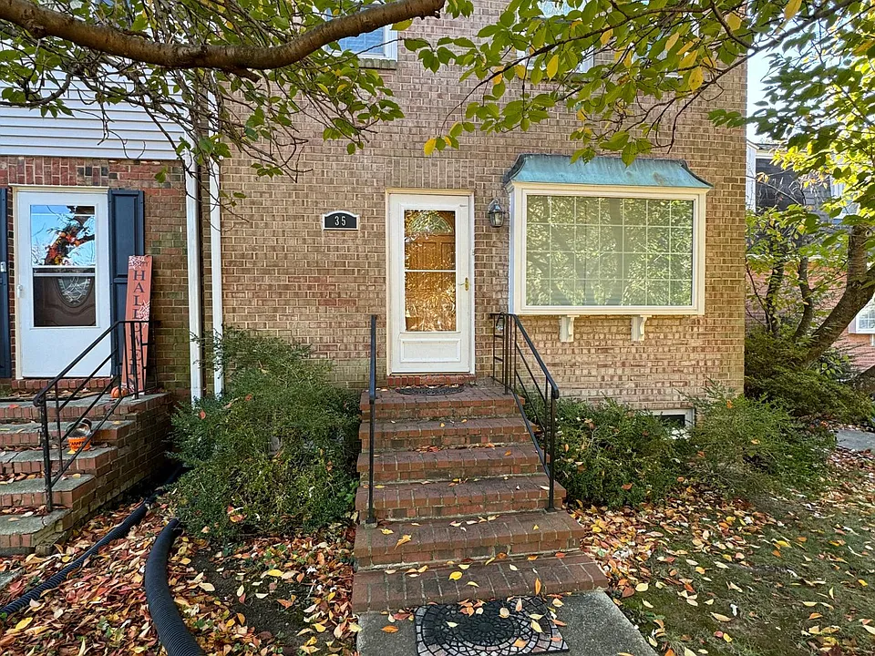 35 Watkins Park Dr #35