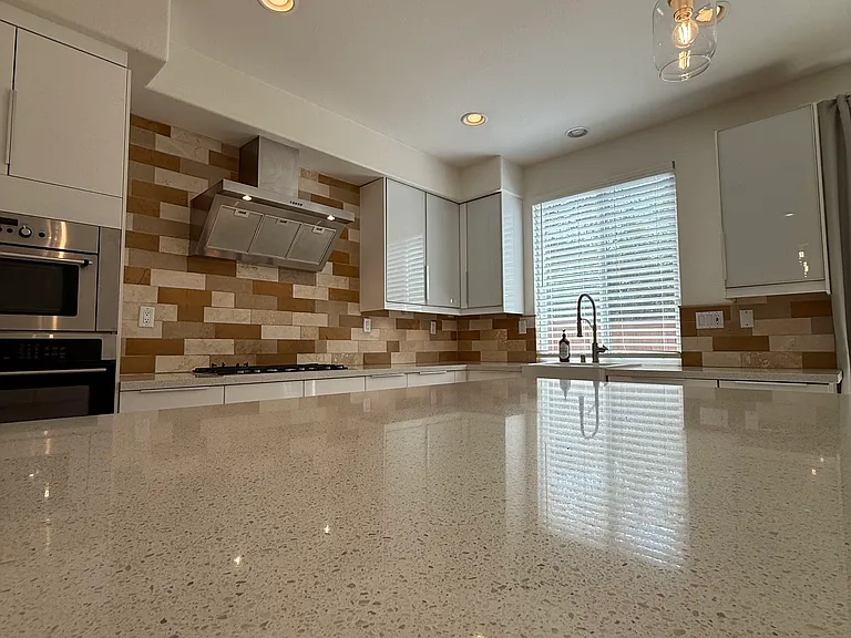 556 Rocking Horse Dr — Photo 9
