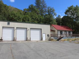 5284 N River Rd, Rogue River, OR 97537
