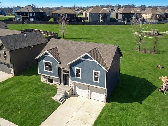 4th image of 18410 Rock Creek Dr