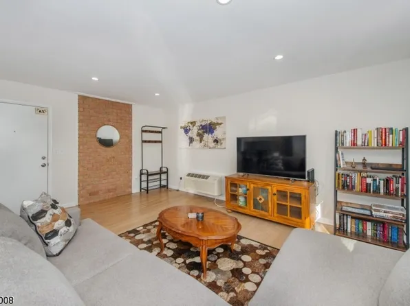 15 Forest St #9, Montclair Twp., NJ 07042