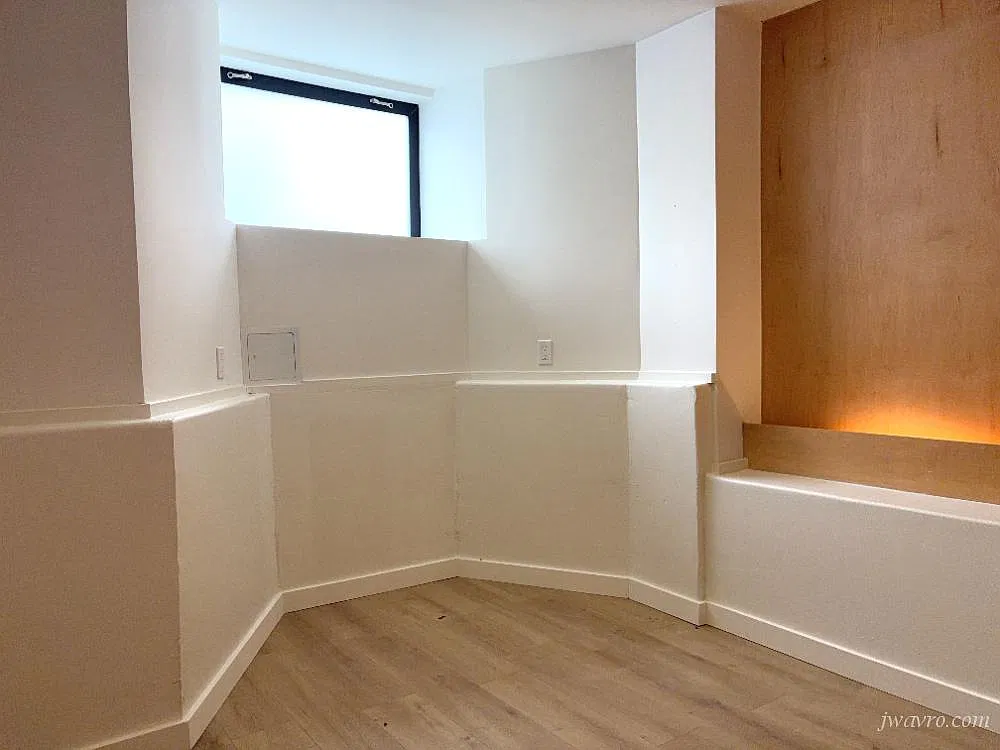 Russian Hill Jr 1bd w/hrwd flrs, in-unit w/d — Photo 3