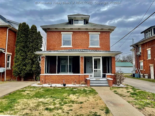 1030 7th St, Huntington, WV 25701