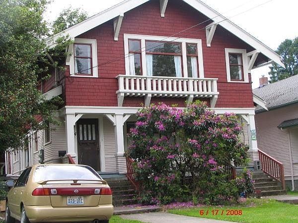 2nd image of 712 E Maple St