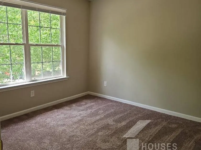 210 Stapleford Park Dr — Photo 12