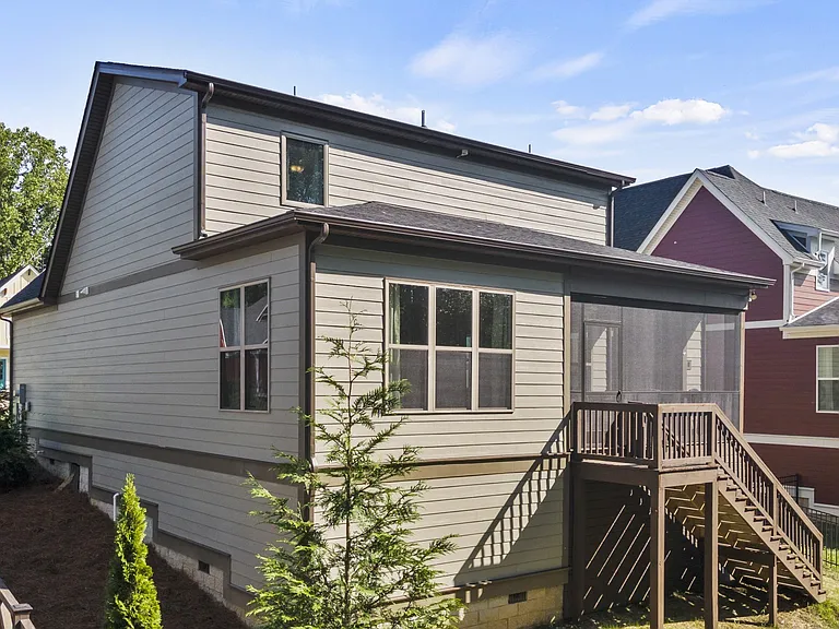 474 Evans Dr — Photo 2