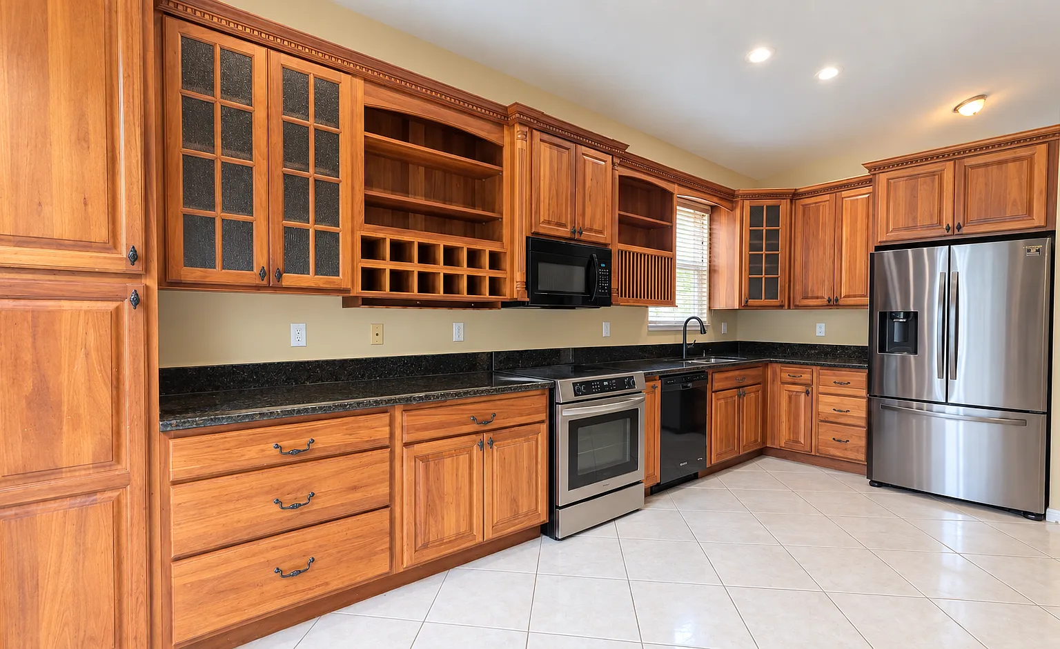 4 bed, 2596 sqft, $4,800 — Photo 4