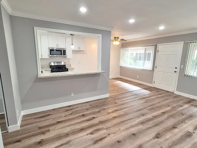13961 Oxnard — Photo 17