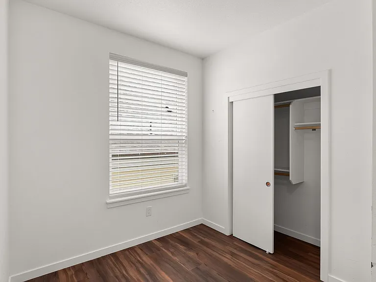 3773 N Vancouver Ave — Photo 5