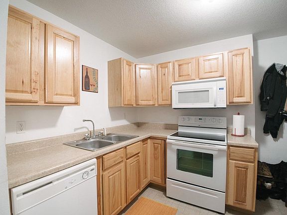 5th image of 810 Des Moines St #1