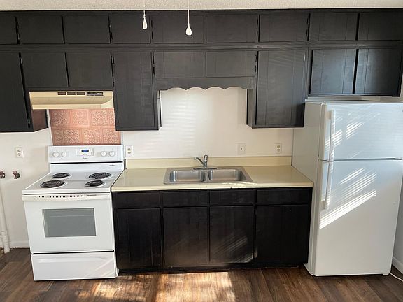 2nd image of 256 E Oakdale Ave #256
