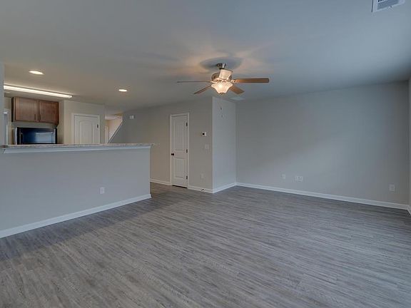 5th image of 2731 Valley Green Dr