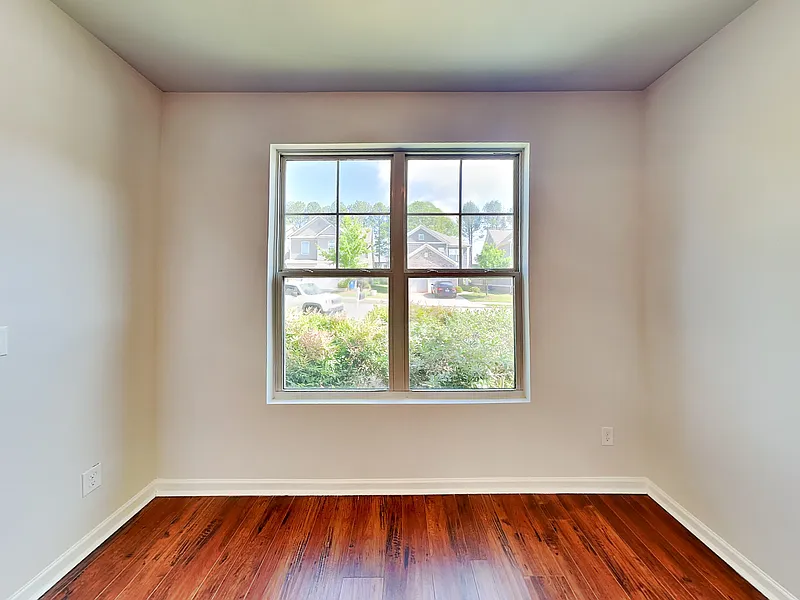 4 bed, 2.5 bath, 2398 sqft, $1,975 — Photo 3