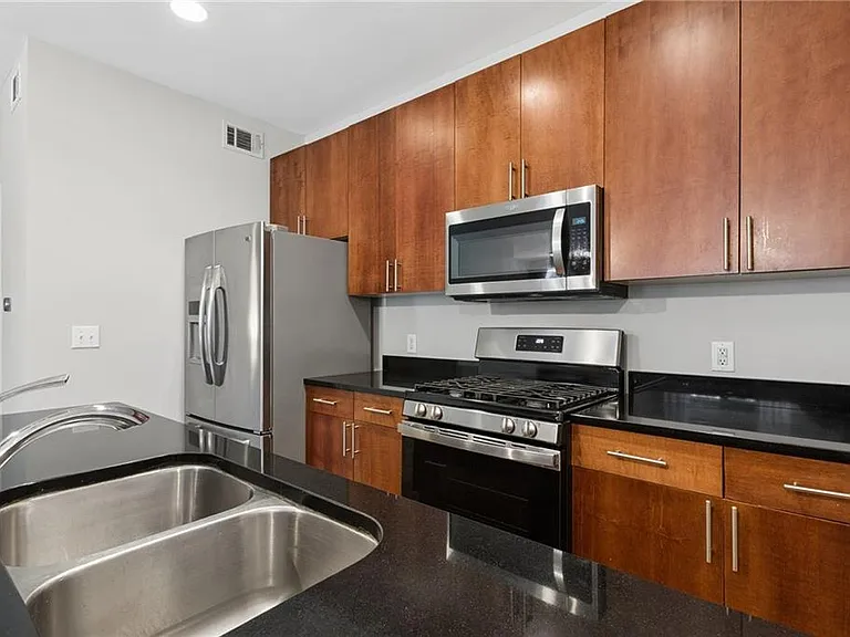 238 Walker St SW #37 — Photo 9