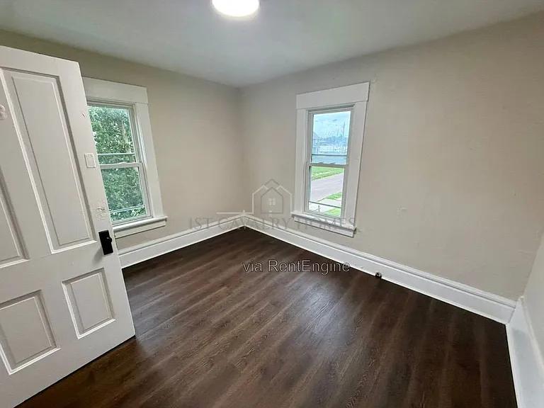 1052 Yale St #3 — Photo 10