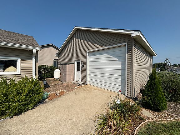 5th image of 921 7th Ave