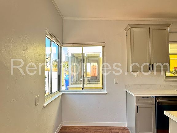 5th image of 4703 Lamont St