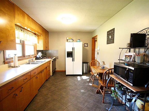 3rd image of 57462 Grace Ln
