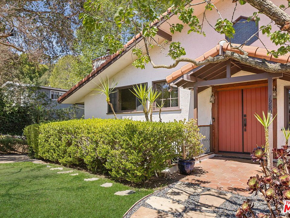 1st image of 19805 Valley View Dr