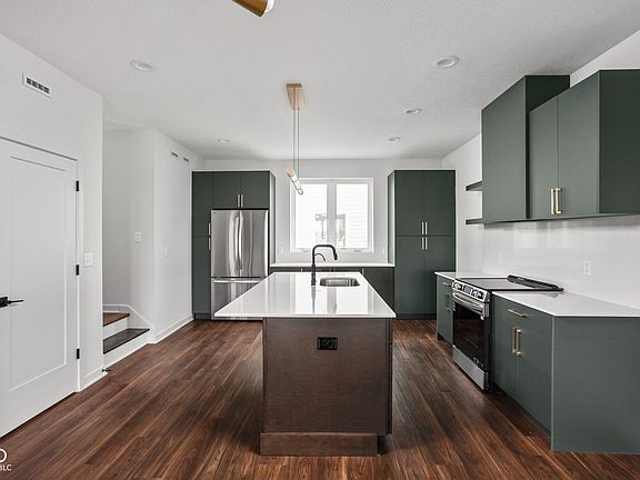 4th image of 17447 Carrier Dr