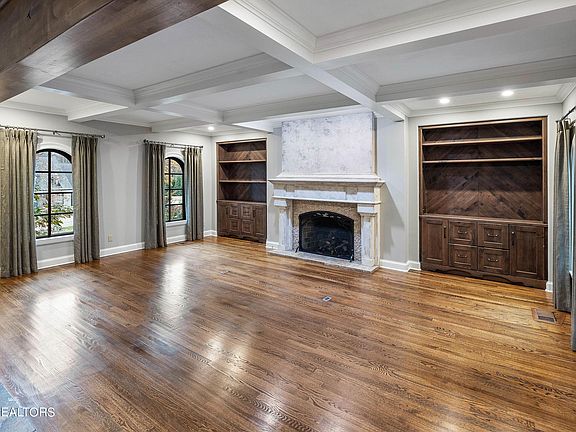 5th image of 810 Creswell Ct