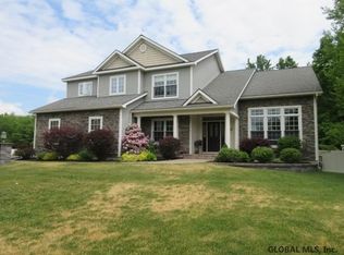 12 Rolling Brook Dr, Ballston Spa, NY 12020