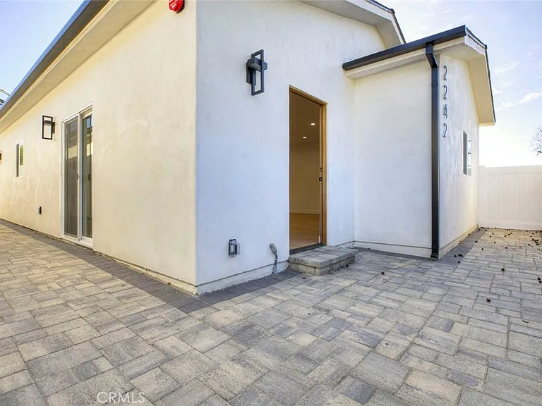 2242 N Keystone St — Photo 4