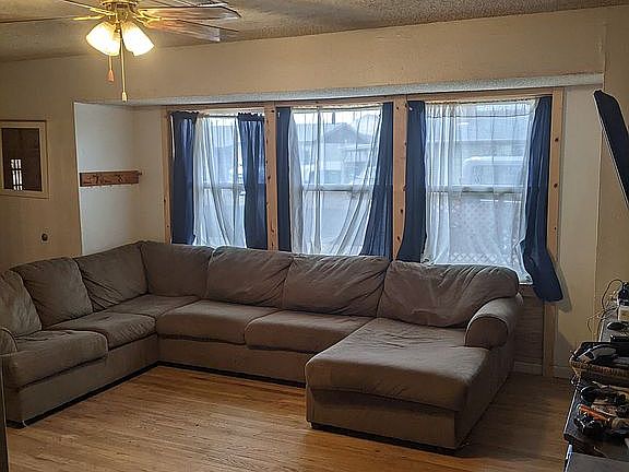 5th image of 109 E Mahoney St