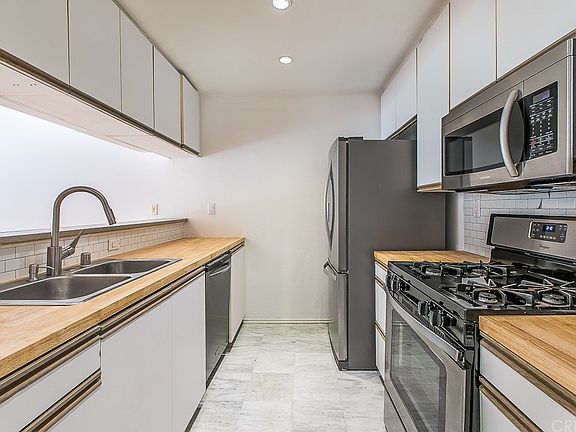 4th image of 1741 Granville Ave APT 108