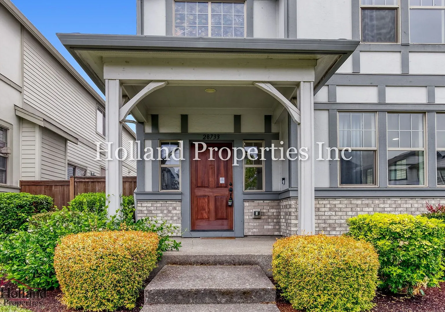 Inviting 4BR Wilsonville Home with Private Yard & Community Pool — Photo 3