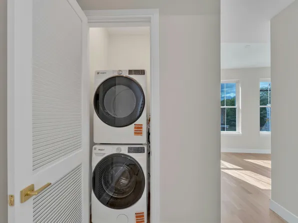 24 Clinton Avenue image 12 of 23