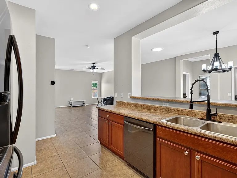 697 W Oak Tree Ln — Photo 8