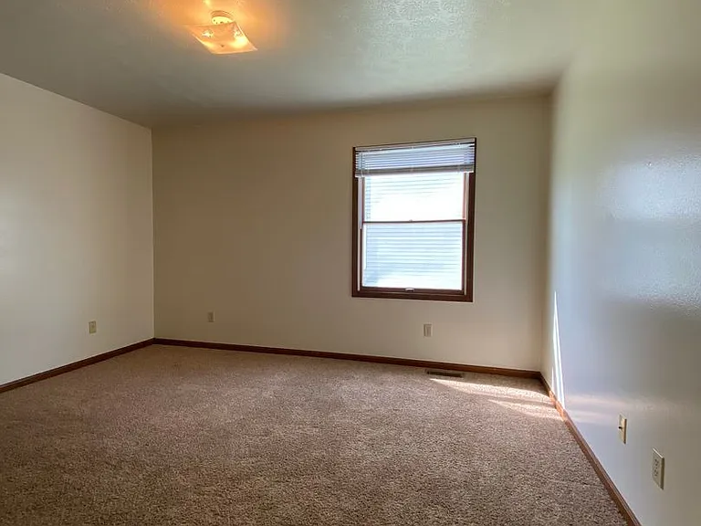 122 S Silverwood Ln — Photo 5