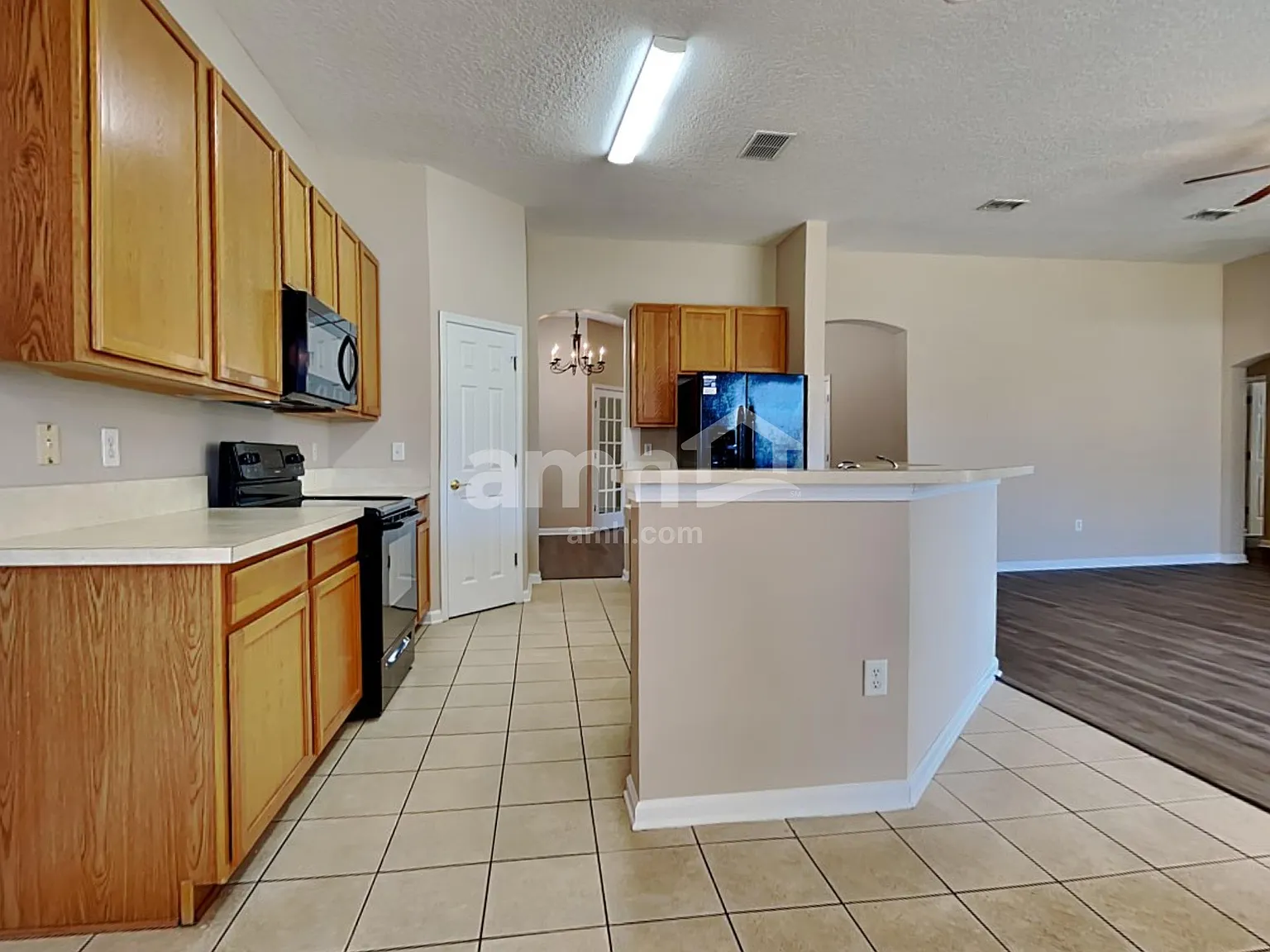 4 bed, 2.0 bath, 2168 sqft, $2,370 — Photo 4
