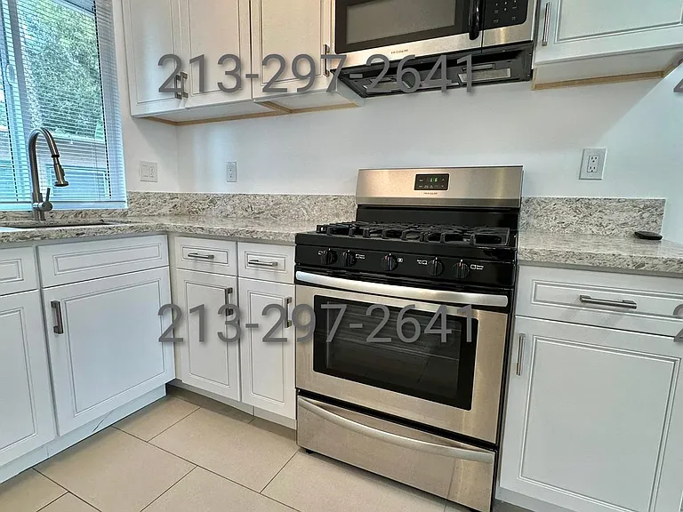 7260 1/2 Fountain Ave #3 — Photo 3