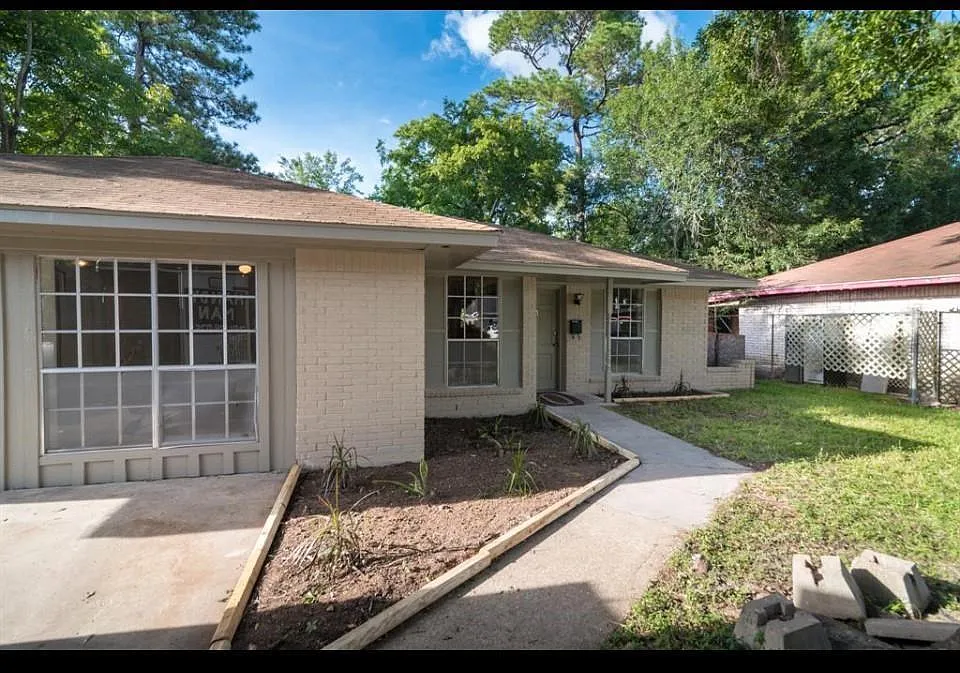 3 bed, 1.0 bath, 1474 sqft, $1,495 — Photo 2