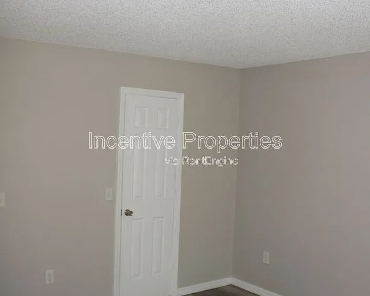 4176 Versailles Dr #D — Photo 11