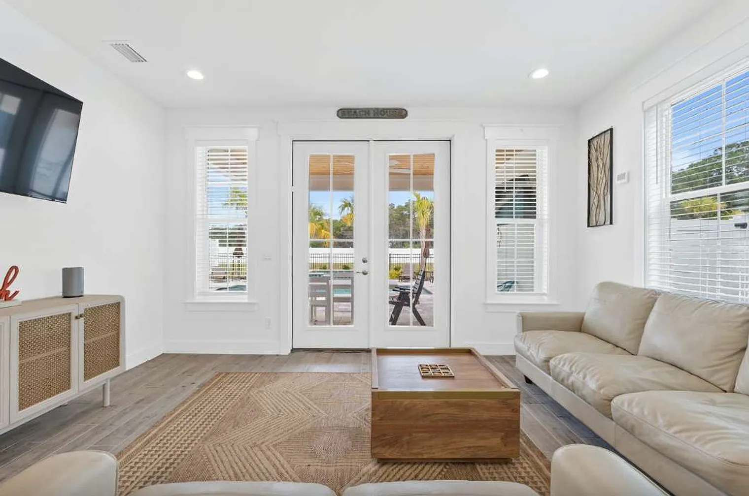 10 bed, 8.0 bath, $34,400 — Photo 1