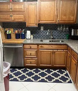 2 bed, 1.0 bath, 894 sqft, $1,800 — Photo 2