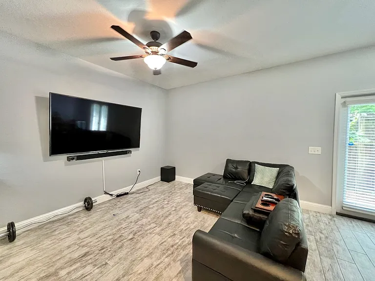 2100 Pomegranate Ct — Photo 5