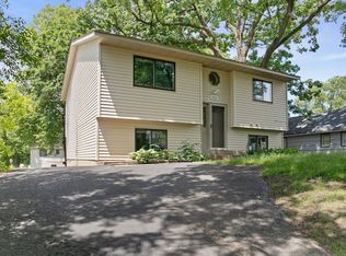 656 Goodwin Ave N, Oakdale, MN 55128