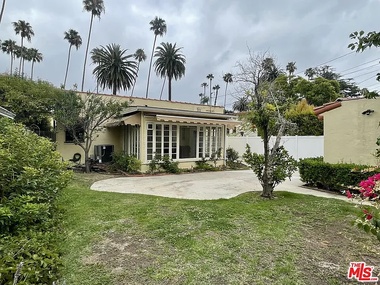 203 N Doheny Dr — Photo 19