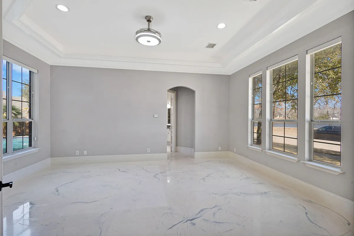 Building Photo - 1004 Drake Dr