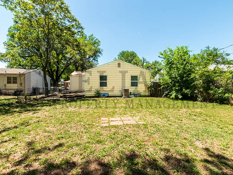 1122 S Quentin St — Photo 17