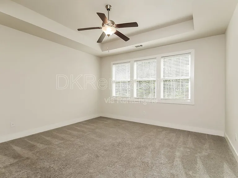 140 Stewart Glen Dr — Photo 8