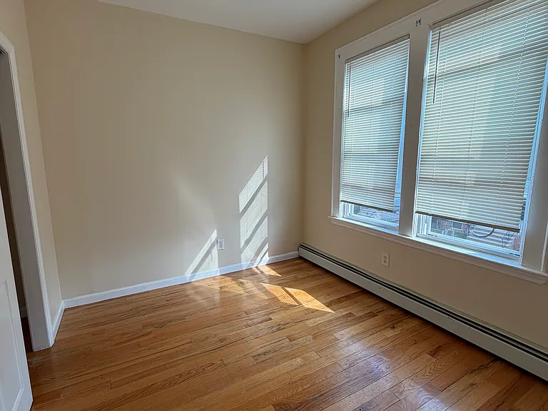 21 Robert Pl #2R — Photo 11