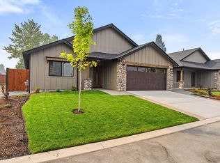 1025 River Mist Ln, Grants Pass, OR 97527