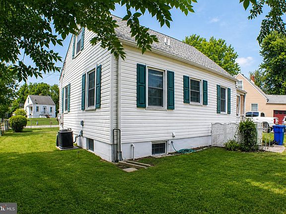 2nd image of 4502 Maple Rd
