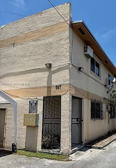 927 NW 7th Ct #3 — Photo 1