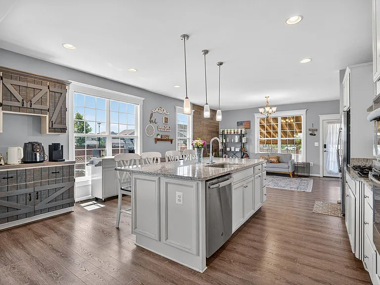 980 Basswood Dr — Photo 19